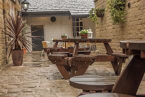 Norfolk Arms Hotel