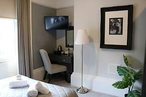 Norfolk Arms Hotel