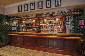 Norfolk Arms Hotel