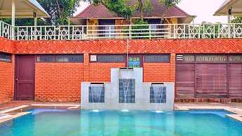 Pyramid Home Divine