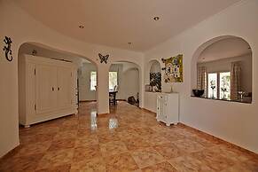 Luxury 5 Bed Mountain Views Heated Pool Games Room