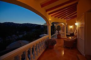 Luxury 5 Bed Mountain Views Heated Pool Games Room