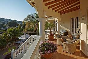 Luxury 5 Bed Mountain Views Heated Pool Games Room