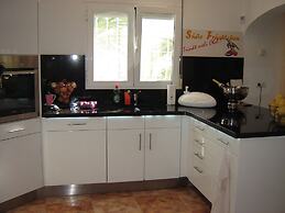 Luxury 5 Bed Mountain Views Heated Pool Games Room