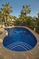 Luxury 5 Bed Mountain Views Heated Pool Games Room