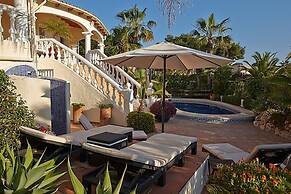 Luxury 5 Bed Mountain Views Heated Pool Games Room