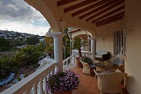 Luxury 5 Bed Mountain Views Heated Pool Games Room