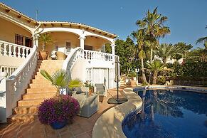 Luxury 5 Bed Mountain Views Heated Pool Games Room