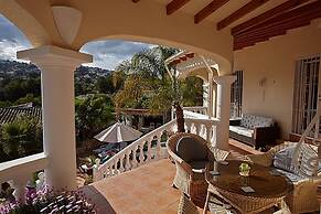 Luxury 5 Bed Mountain Views Heated Pool Games Room