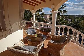 Luxury 5 Bed Mountain Views Heated Pool Games Room