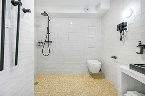 JIJI Suites