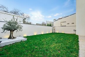JIJI Suites