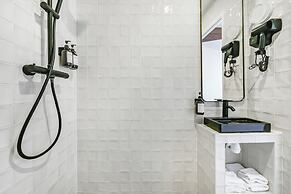 JIJI Suites