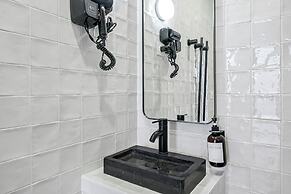 JIJI Suites