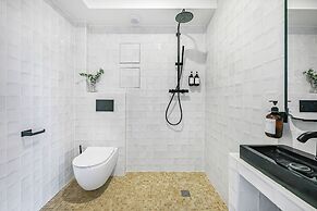 JIJI Suites