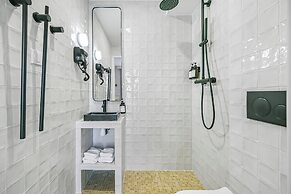 JIJI Suites