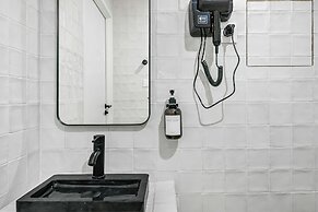 JIJI Suites