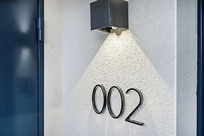 JIJI Suites