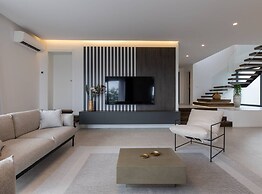 Moonlit Mirage Villa With Pool, Gym and Sauna