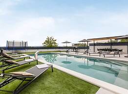 Moonlit Mirage Villa With Pool, Gym and Sauna