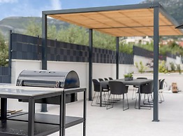 Moonlit Mirage Villa With Pool, Gym and Sauna