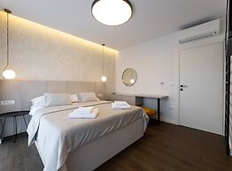 Moonlit Mirage Villa With Pool, Gym and Sauna