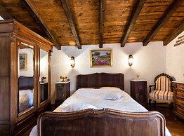 Authentic Dalmatian Hillside Escape With Pool, Sauna & BBQ