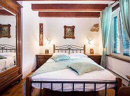 Authentic Dalmatian Hillside Escape With Pool, Sauna & BBQ