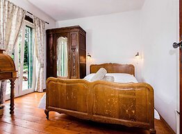 Authentic Dalmatian Hillside Escape With Pool, Sauna & BBQ