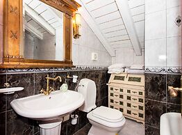 Authentic Dalmatian Hillside Escape With Pool, Sauna & BBQ