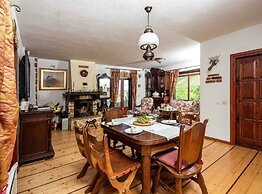 Authentic Dalmatian Hillside Escape With Pool, Sauna & BBQ