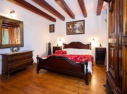 Authentic Dalmatian Hillside Escape With Pool, Sauna & BBQ