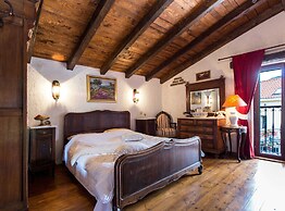 Authentic Dalmatian Hillside Escape With Pool, Sauna & BBQ