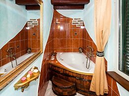 Authentic Dalmatian Hillside Escape With Pool, Sauna & BBQ