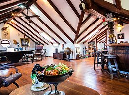 Authentic Dalmatian Hillside Escape With Pool, Sauna & BBQ