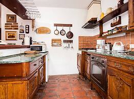 Authentic Dalmatian Hillside Escape With Pool, Sauna & BBQ