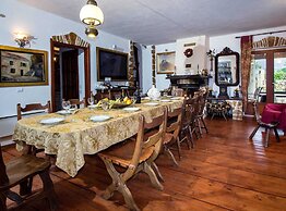 Authentic Dalmatian Hillside Escape With Pool, Sauna & BBQ