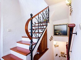 Authentic Dalmatian Hillside Escape With Pool, Sauna & BBQ