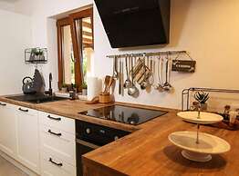 Secluded Oasis With Pool, Outdoor Kitchen, & Landscaped Terraces