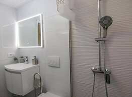 Secluded Oasis With Pool, Outdoor Kitchen, & Landscaped Terraces