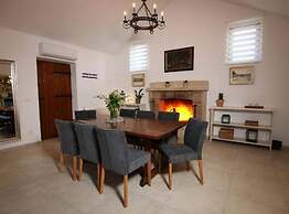 Secluded Oasis With Pool, Outdoor Kitchen, & Landscaped Terraces