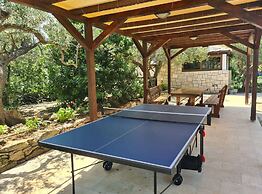 Secluded Oasis With Pool, Outdoor Kitchen, & Landscaped Terraces