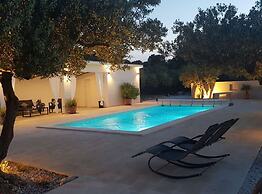 Secluded Oasis With Pool, Outdoor Kitchen, & Landscaped Terraces