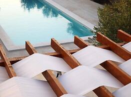 Secluded Oasis With Pool, Outdoor Kitchen, & Landscaped Terraces