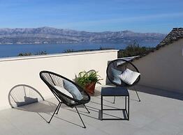 Secluded Oasis With Pool, Outdoor Kitchen, & Landscaped Terraces