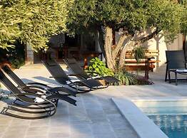 Secluded Oasis With Pool, Outdoor Kitchen, & Landscaped Terraces