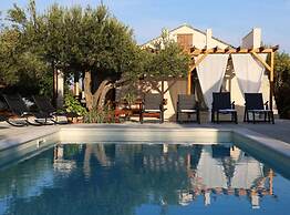 Secluded Oasis With Pool, Outdoor Kitchen, & Landscaped Terraces