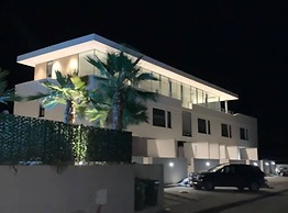 Stylish Okrug Gornji Apartment With Terrace and Patio