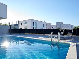 Exclusive Okrug Gornji Apartment With Shared Pool