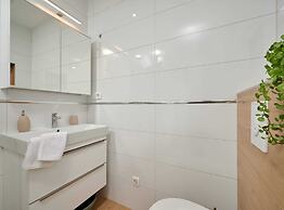 Exclusive Okrug Gornji Apartment With Shared Pool